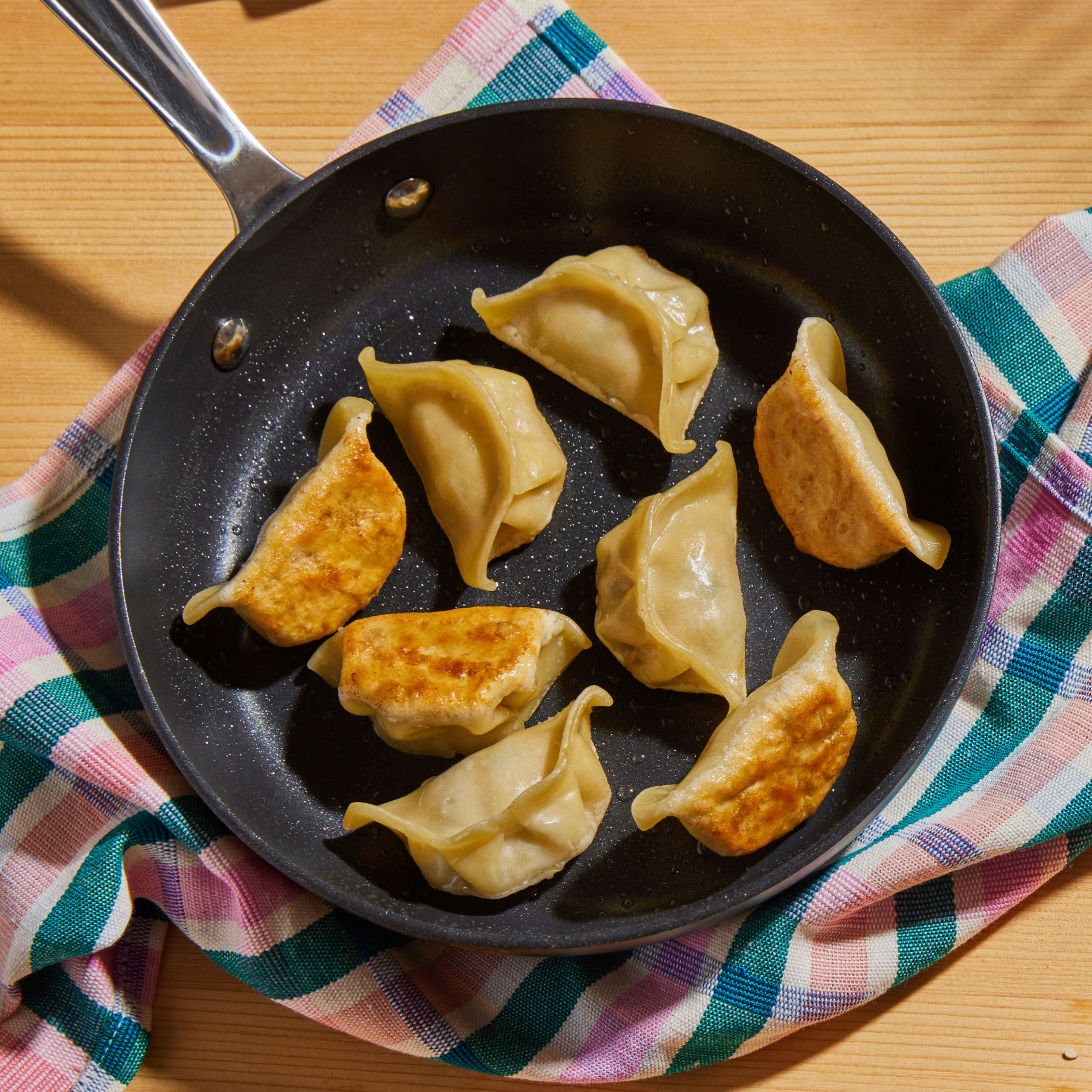 potsticker-lifestyle-3.png